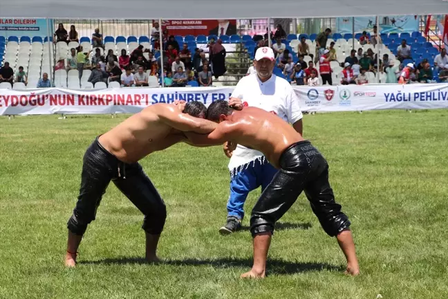 CW Enerji Türkiye Yağlı Güreş Ligi'nin 3. ayağı Gaziantep'te başladı