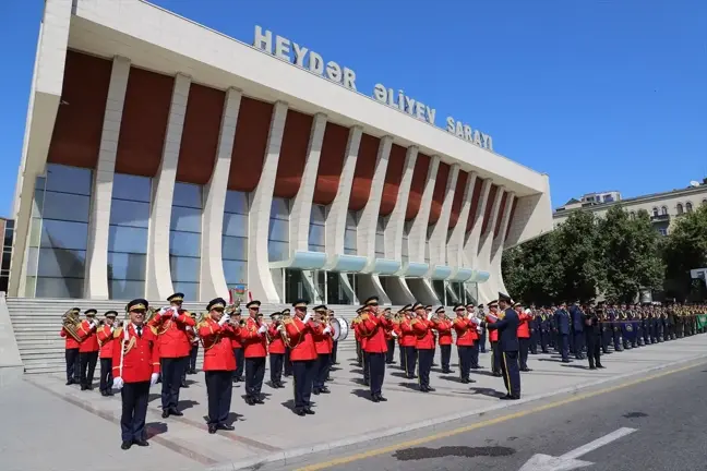 Azerbaycan'da Askeri Yürüyüşler Yapıldı