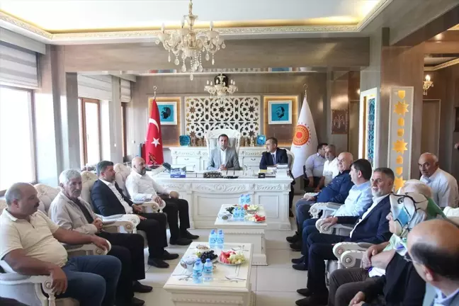 AK Parti Bitlis Milletvekili Turan Bedirhanoğlu Ahlat'ta ziyaretlerde bulundu