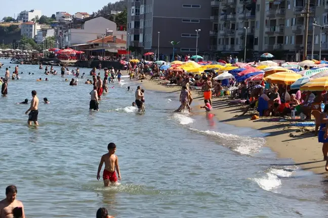 Tekirdağ'da Tatilciler Sahillere Akın Etti