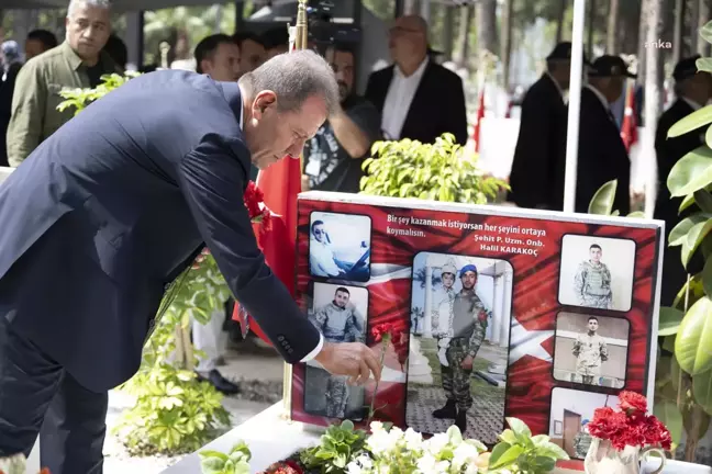Başkan Seçer, Şehit Yakınlarıyla Mersin Şehitliği'ni Ziyaret Etti