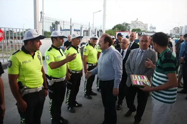 Mersin Valisi Ali Hamza Pehlivan Tatilcileri Karşıladı