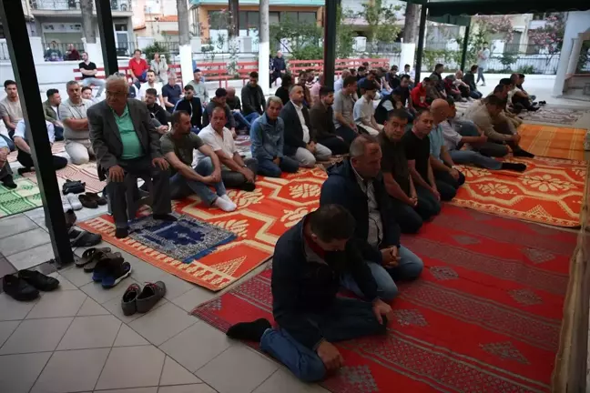 Batı Trakya'da Türk Azınlığı Kurban Bayramı Namazını Kıldı