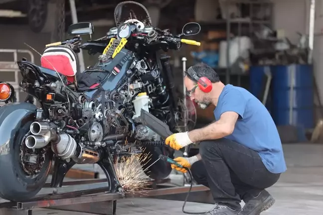 Motor Ustası Atık Parçalardan Motosiklet Maketi Yaptı
