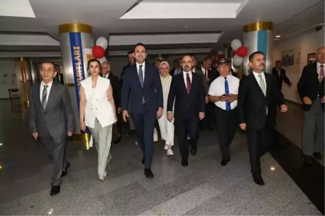 İçişleri Bakan Yardımcısı Bülent Turan, Çanakkale'deki Depremzedelerle Bayramlaştı