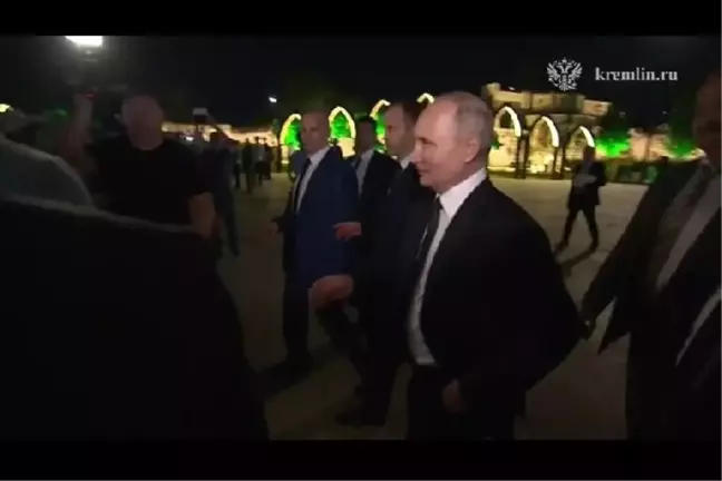 Putin, Dağıstan'da Halkla Selamlaştı