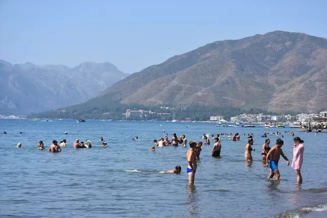 Muğla'da Tatilciler Sahillerde Yoğunluk Oluşturdu