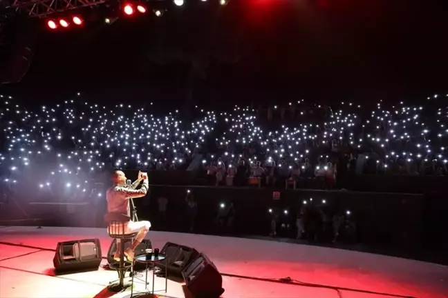 Cem Adrian Marmaris'te konser verdi