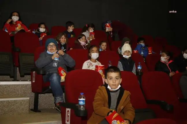 Döşemealtı Belediyesi Öğrencilere Ücretsiz Sinema Gösterimleri Düzenliyor