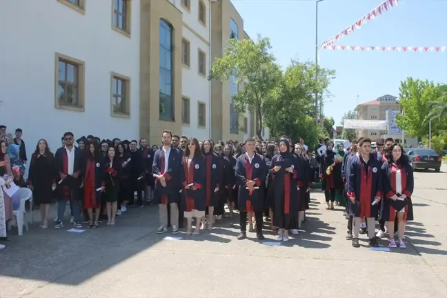 OMÜ İletişim Fakültesi Mezuniyet Töreni Düzenlendi
