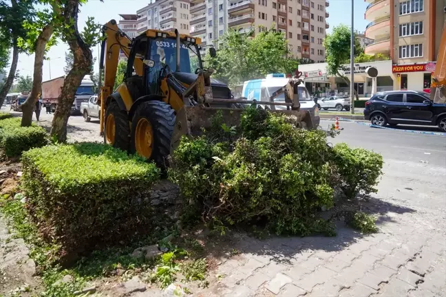 Diyarbakır Büyükşehir Belediyesi Diclekent Bulvarı'nda Kaldırımları Yeniliyor