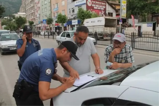 Çiftçi Kiraz Satışından Kazandığı Parayı Düşürdü, Vatandaş Polise Teslim Etti