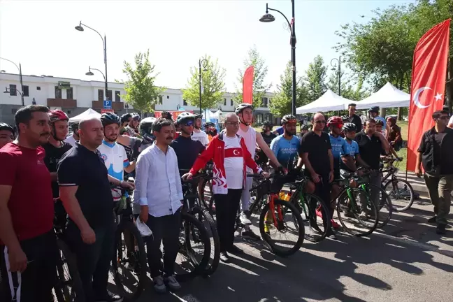Diyarbakır'da 15 Temmuz Şehitleri Anma Yol Bisikleti Yarışması düzenlendi