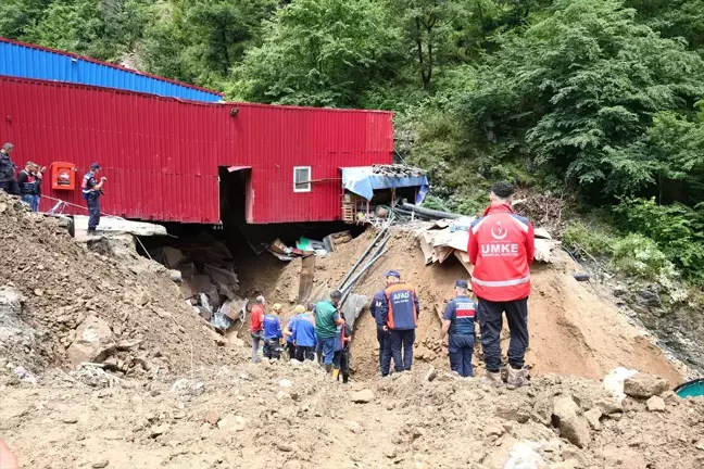 Giresun'da fabrika çöktü, 2 işçi kurtarıldı, 1 işçi aranıyor
