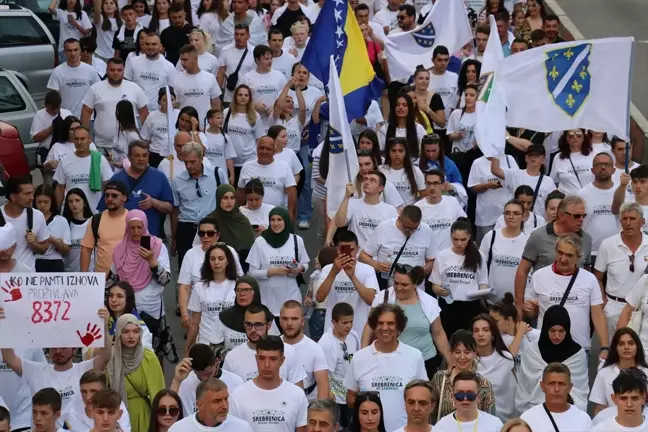 Kuzey Makedonya'da Srebrenitsa Soykırımı Anısına Yürüyüş Düzenlendi