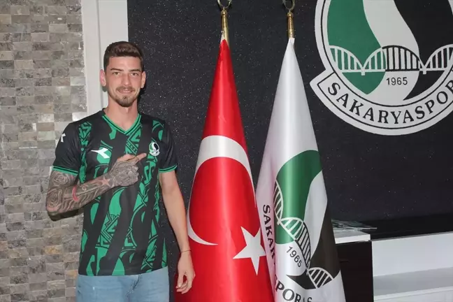 Sakaryaspor, Erdi Dikmen'i kadrosuna kattı