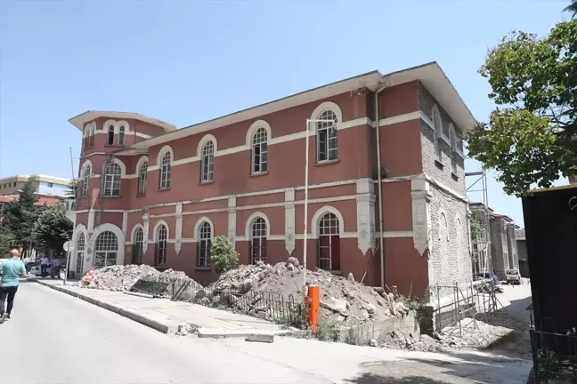 Afyonkarahisar Belediyesi Atatürk Kültür Merkezi'nde Restorasyon Çalışması Başlattı