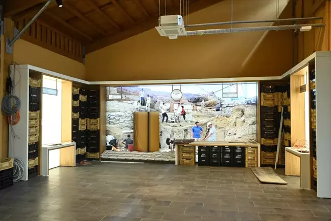 Çatalhöyük Tanıtım ve Karşılama Merkezi'nde Tefrişat Çalışmaları Sürüyor