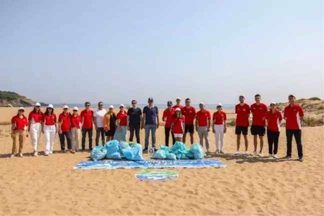 Aras Kargo ve Türkiye Voleybol Federasyonu Riva'da Kıyı Temizliği Etkinliği Gerçekleştirdi