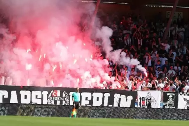 Beşiktaş - Augsburg Maçı Havai Fişekler Nedeniyle Yarıda Kaldı