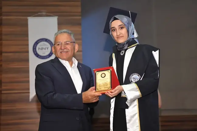 Kayseri Valisi ve Büyükşehir Belediye Başkanı Şehit Komiser Yardımcısı'nın Ailesini Ziyaret Etti