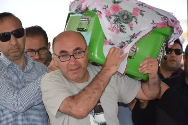 Sivas'ta Kavşakta Meydana Gelen Kazada Okul Müdürü ve Ailesi Hayatını Kaybetti