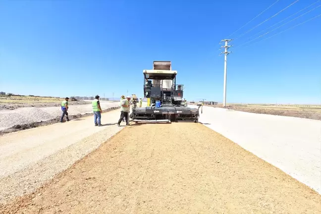 Diyarbakır Büyükşehir Belediyesi Kayapınar ilçesinde yol yapım ve kaldırım yenileme çalışmalarını inceledi