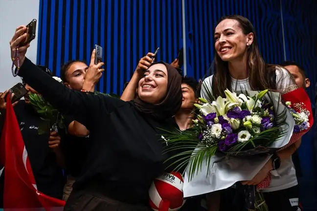 A Milli Kadın Voleybol Takımı İstanbul'a döndü