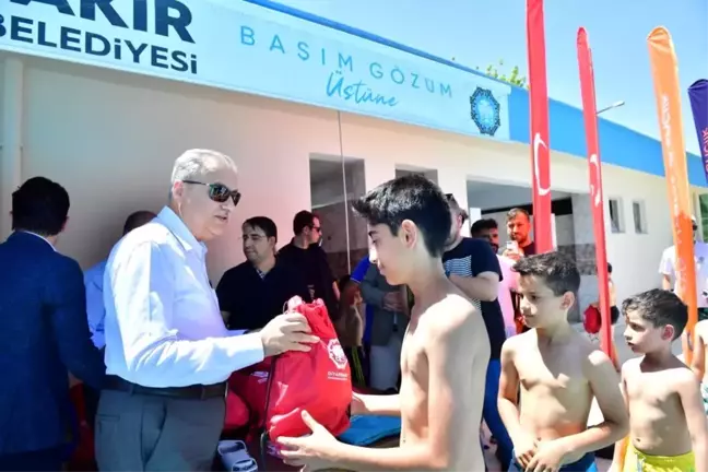 Diyarbakır Büyükşehir Belediyesi Yaz Spor Okullarında Öğrencilere Malzeme Desteği