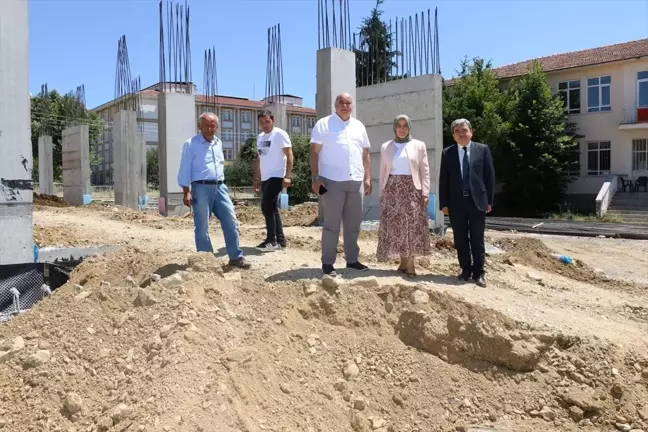 Amasya'da yapımı devam eden anaokulu inşaatı incelendi