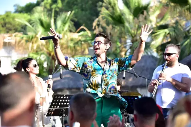 Cem Belevi Bodrum'da Sahne Aldı
