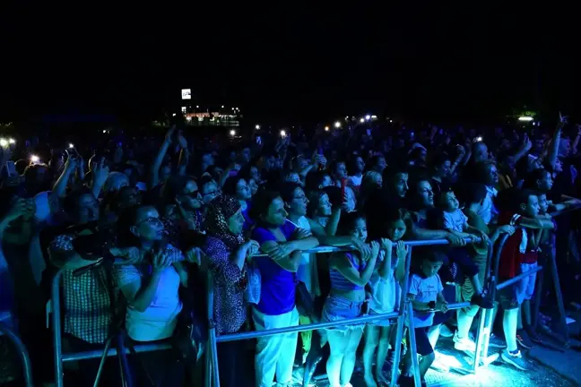 Zara, Prizren'de muhteşem bir konser verdi
