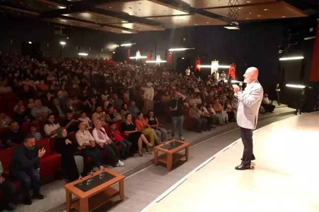 Kocasinan Belediyesi Gençlik Kulübü 'Bugün Git Yarın Gel' Tiyatro Oyununa Yoğun İlgi