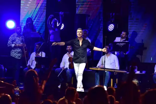 Özcan Deniz Bodrum'da Hayranlarıyla Buluştu