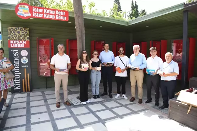 Keşan Lisesi Sokak Kütüphanesi'ne Yeni Kitaplar Eklendi