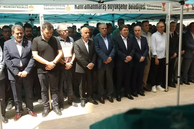 Adalet Bakanı Yılmaz Tunç, Veysi Kaynak'ın annesinin cenaze törenine katıldı