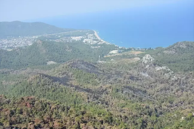Antalya Kemer'deki Orman Yangını Kontrol Altına Alındı