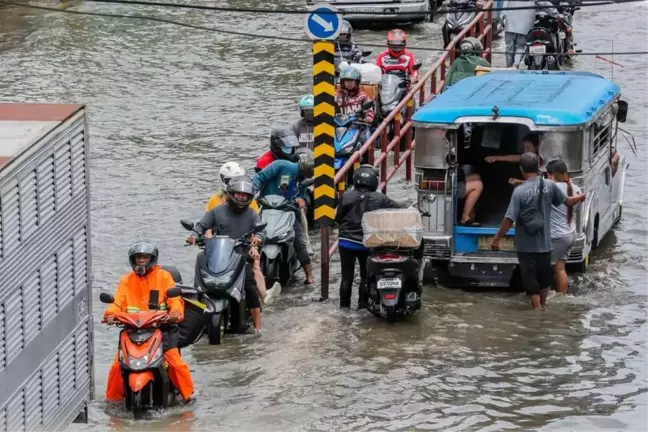 Filipinler'de Doksuri Tayfunu Sel ve Toprak Kaymalarına Yol Açtı