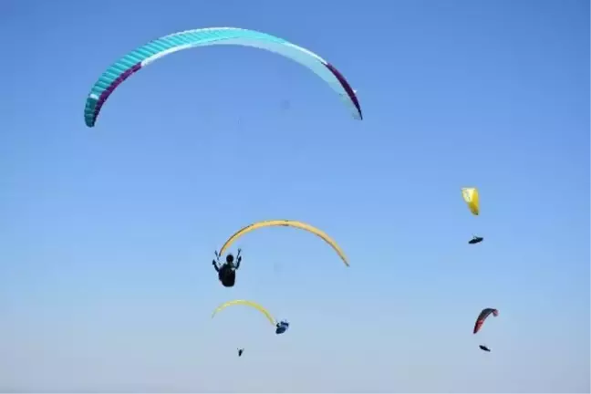 Yamaç Paraşütü Dünya Kupası Aksaray'da Başladı