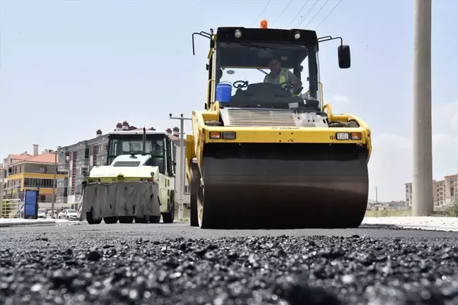 Selçuklu ilçesinde sıcak asfalt çalışmaları devam ediyor