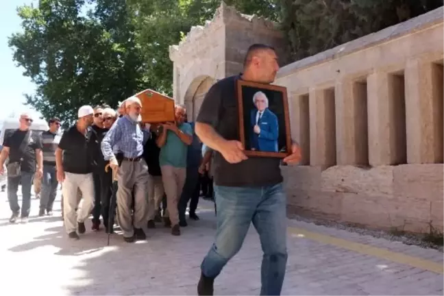 Selimiye Camisi'nde 41 Yıl Görev Yapan Emekli Müezzin Nadi Ersoy Toprağa Verildi