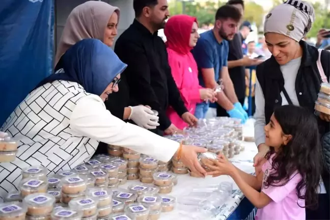 Sancaktepe Belediyesi Muharrem Ayı'nda 10 Bin Kişiye Aşure Dağıttı