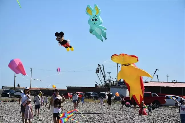 Tekirdağ'da düzenlenen uçurtma festivalinde çocuklar keyifli vakit geçirdi