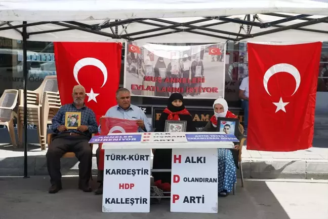 Muş'ta Aileler HDP İl Başkanlığı Önünde Oturma Eylemi Yaptı