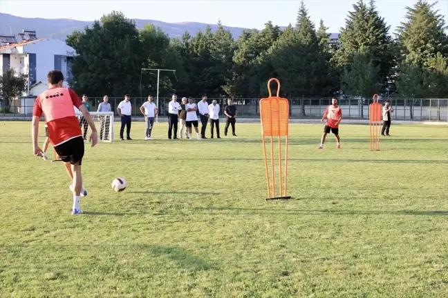 Tokat Belediye Plevnespor'da 9 futbolcu için imza töreni düzenlendi