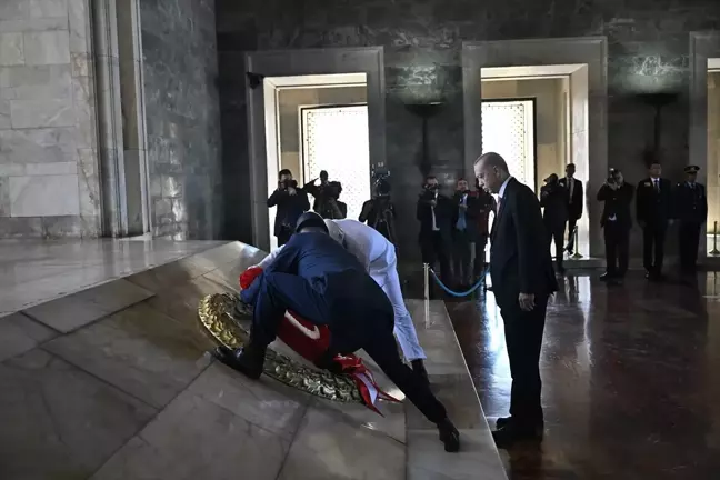 Cumhurbaşkanı Erdoğan ve YAŞ Üyeleri Anıtkabir'i Ziyaret Etti