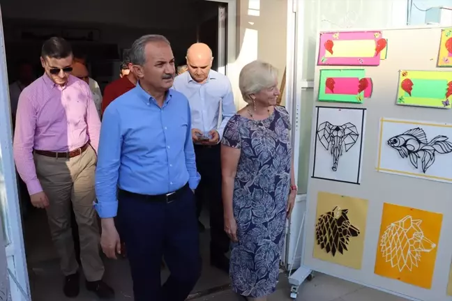 Adıyaman'a UNDP Desteği: Minibüs, Çöp Süpürme Aracı ve Çöp Konteynerleri Verildi