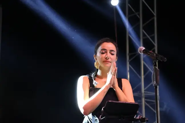 Öykü Gürman, Marmara Adası'nda Sahne Aldı