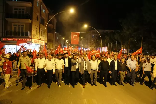 Uluslararası Türk Dünyası Şöleni'nde Türkçe Aşkı Vatan Aşkı Yürüyüşü Gerçekleştirildi