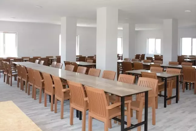 Van'ın Tuşba ilçesinde taziye evleri ve Kur'an kurslarına masa ve sandalye desteği